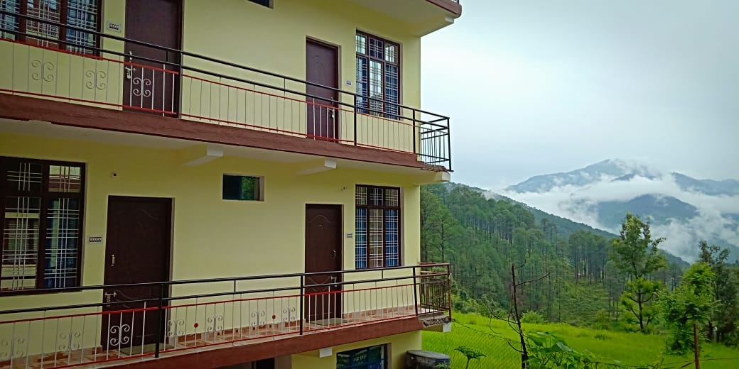 Hotel Amandeep Galaxy - Tap to explore photos