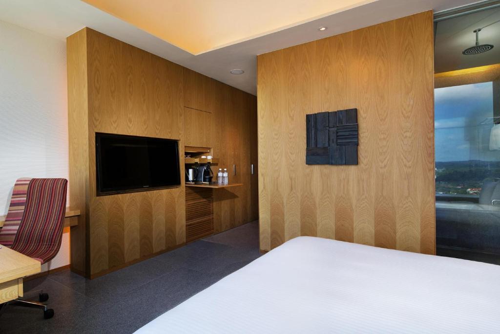 Oasia Hotel Novena by Far East Hospitality - Tap to explore photos