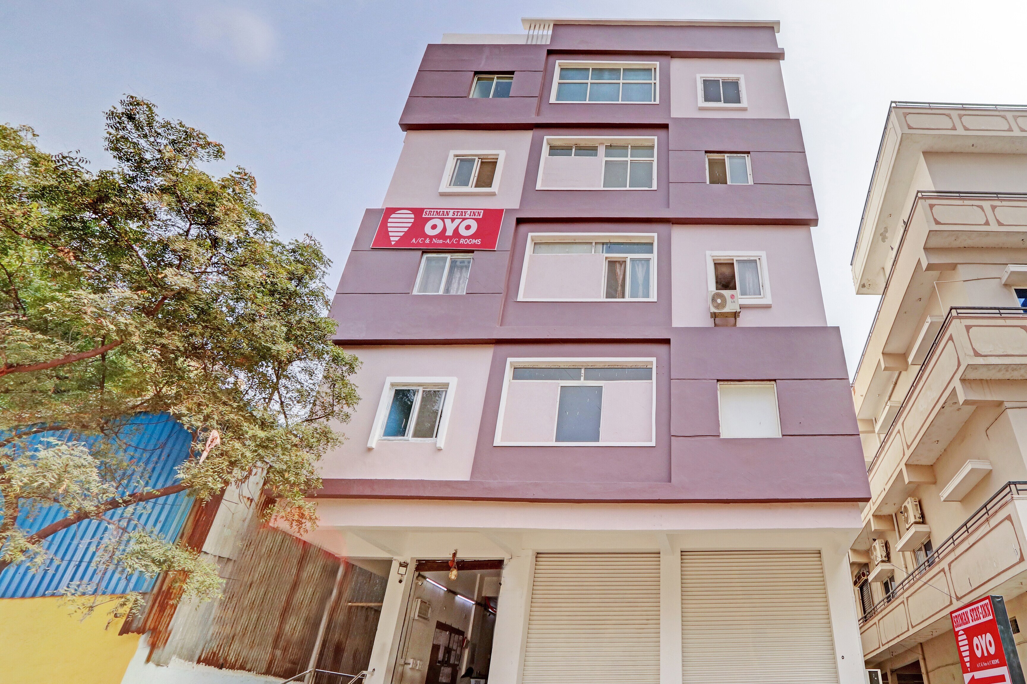 Super Hotel O Sriman Stay Inn - Tap to explore photos