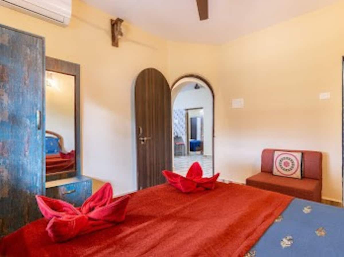 3 BHK Colors Apt near Anjuna Beach - Tap to explore photos