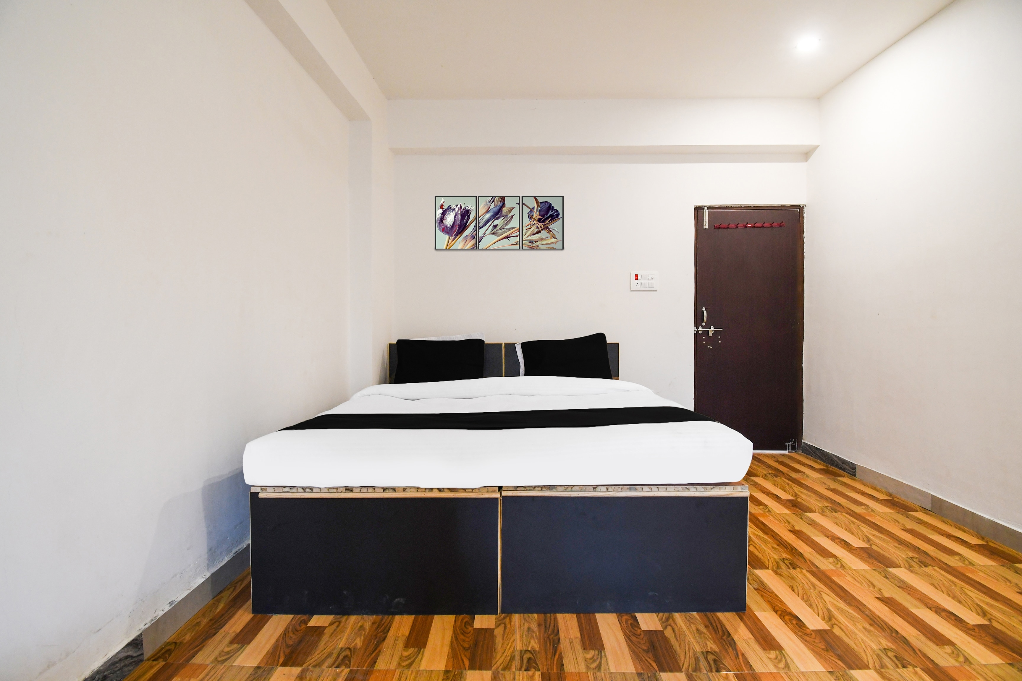 HOTEL O SHIVA RESIDENCY INN - Tap to explore photos