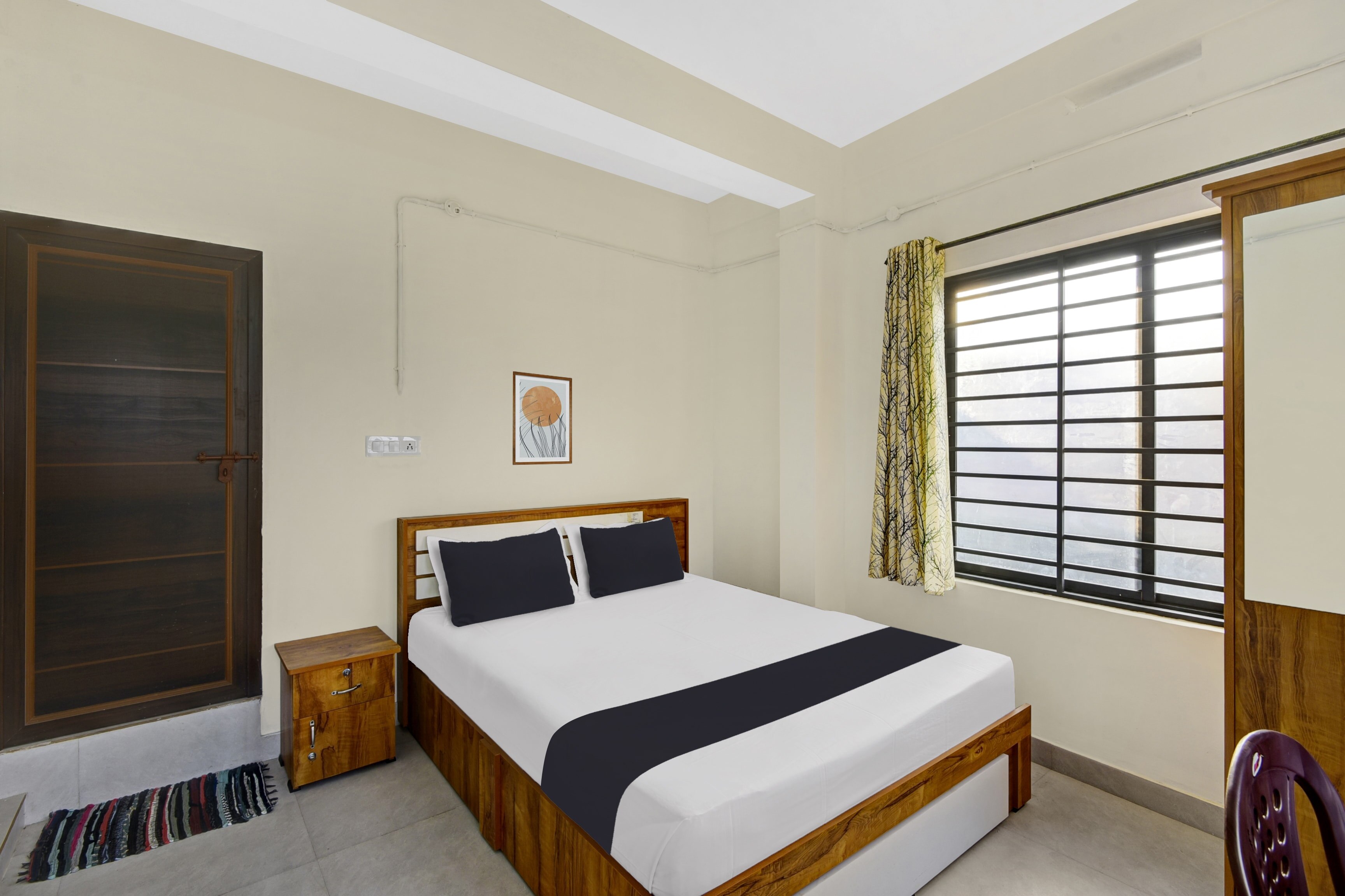 Hotel O Hill Way Rooms - Tap to explore photos