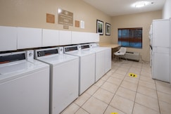 Candlewood Suites WINDSOR LOCKS BRADLEY ARPT, an IHG hotel, Hartford