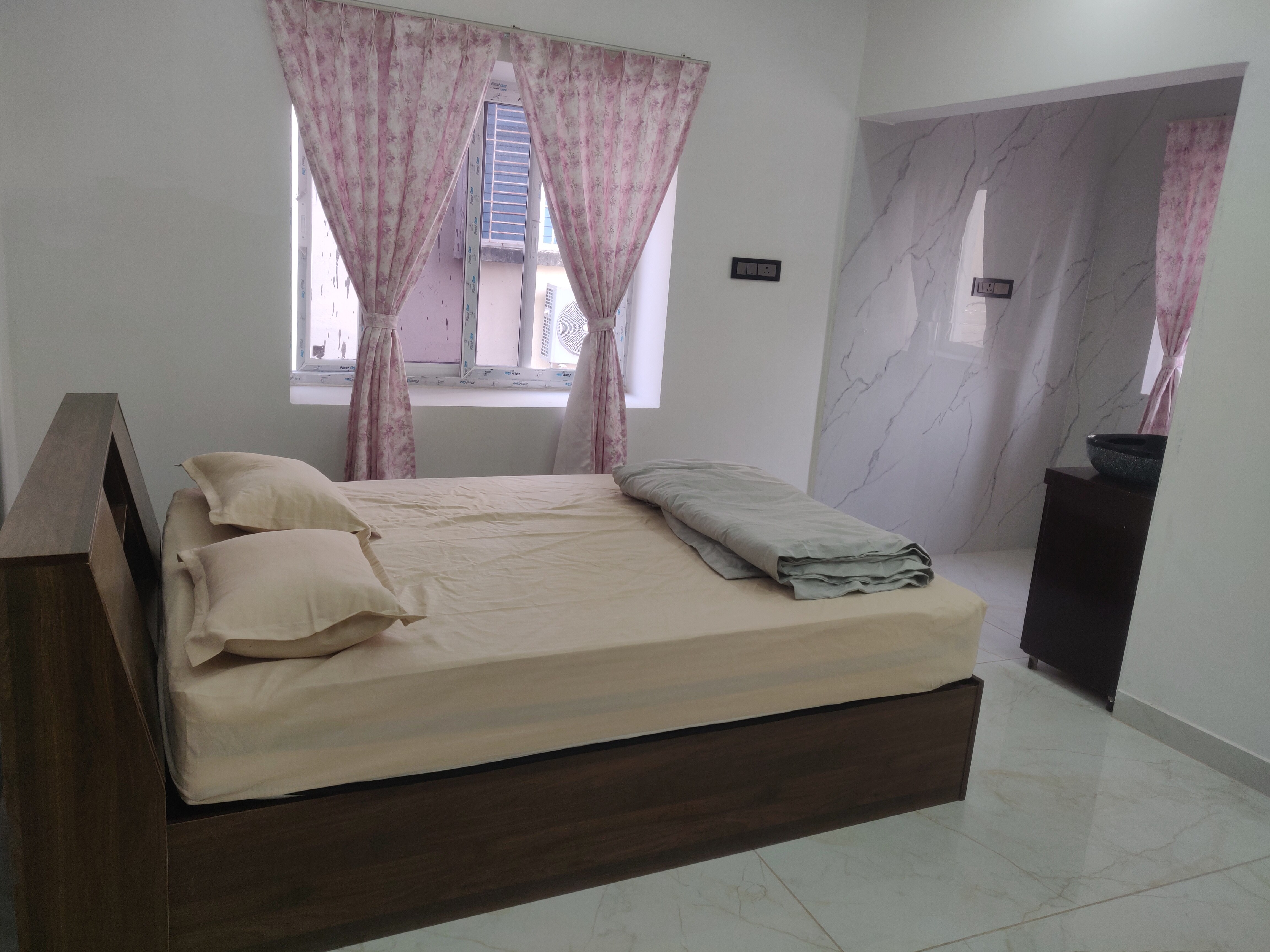 5 independent apartments in the same building at Bhoomi mansion - Tap to explore photos