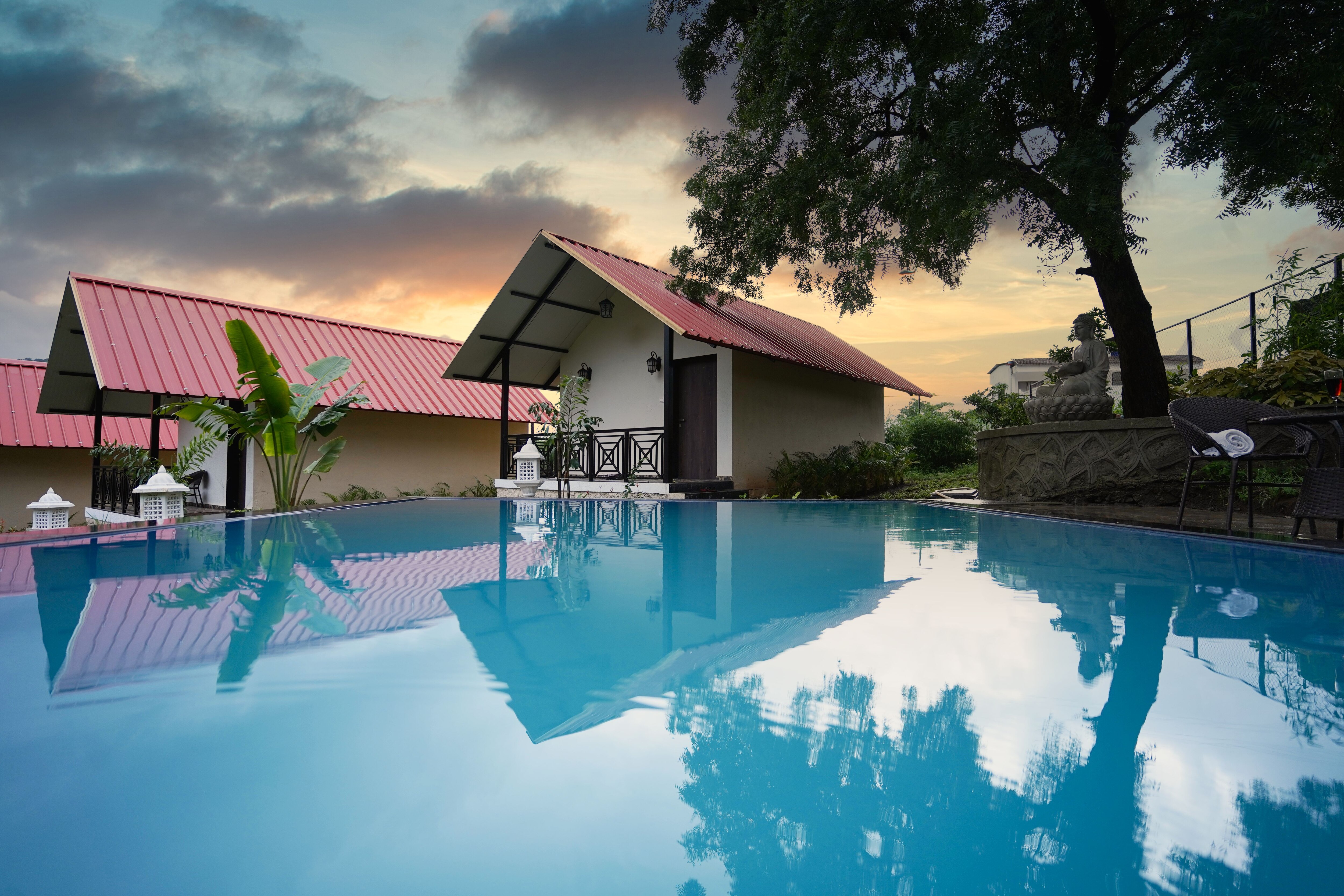 NInad Premium Suites - Tap to explore photos
