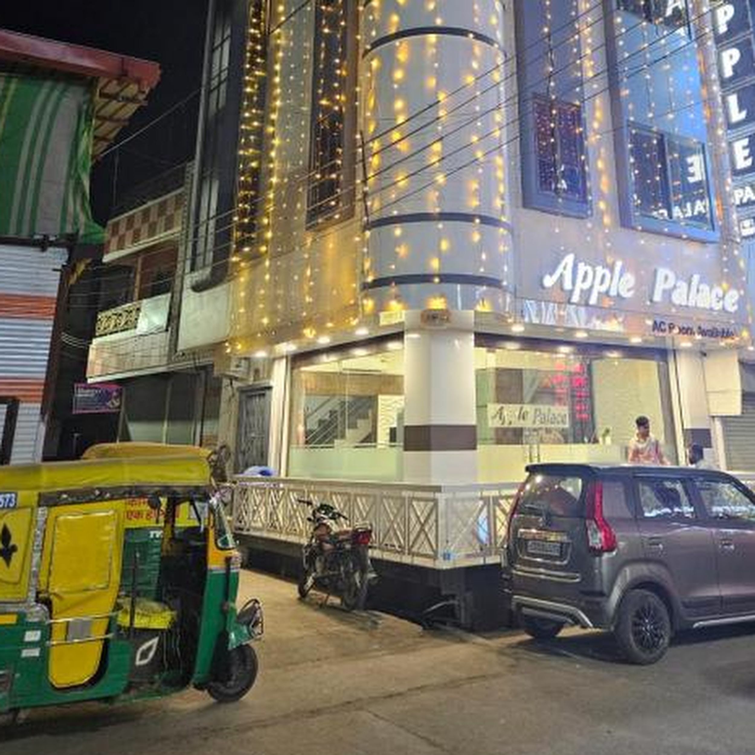 Hotel New Apple palace - Tap to explore photos