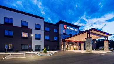 Best Western Plus Saint Peter - Tap to explore photos