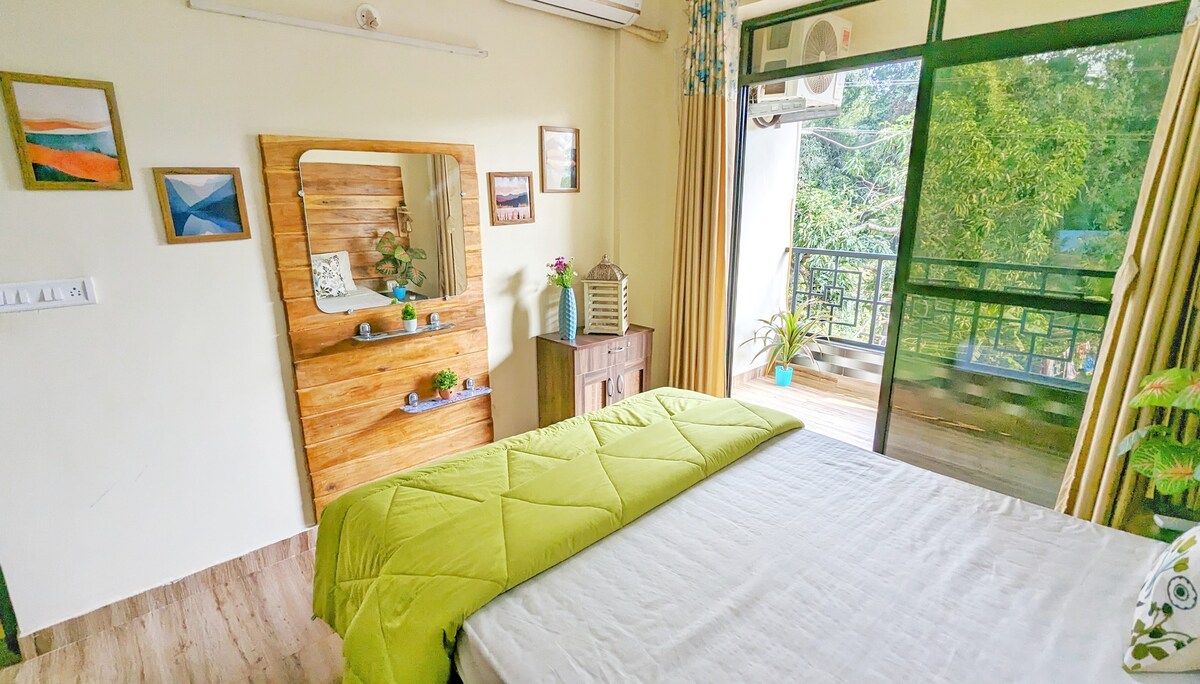 Taursa 2BHK Nr Thalassa Anjuna Vagator Beach - Tap to explore photos