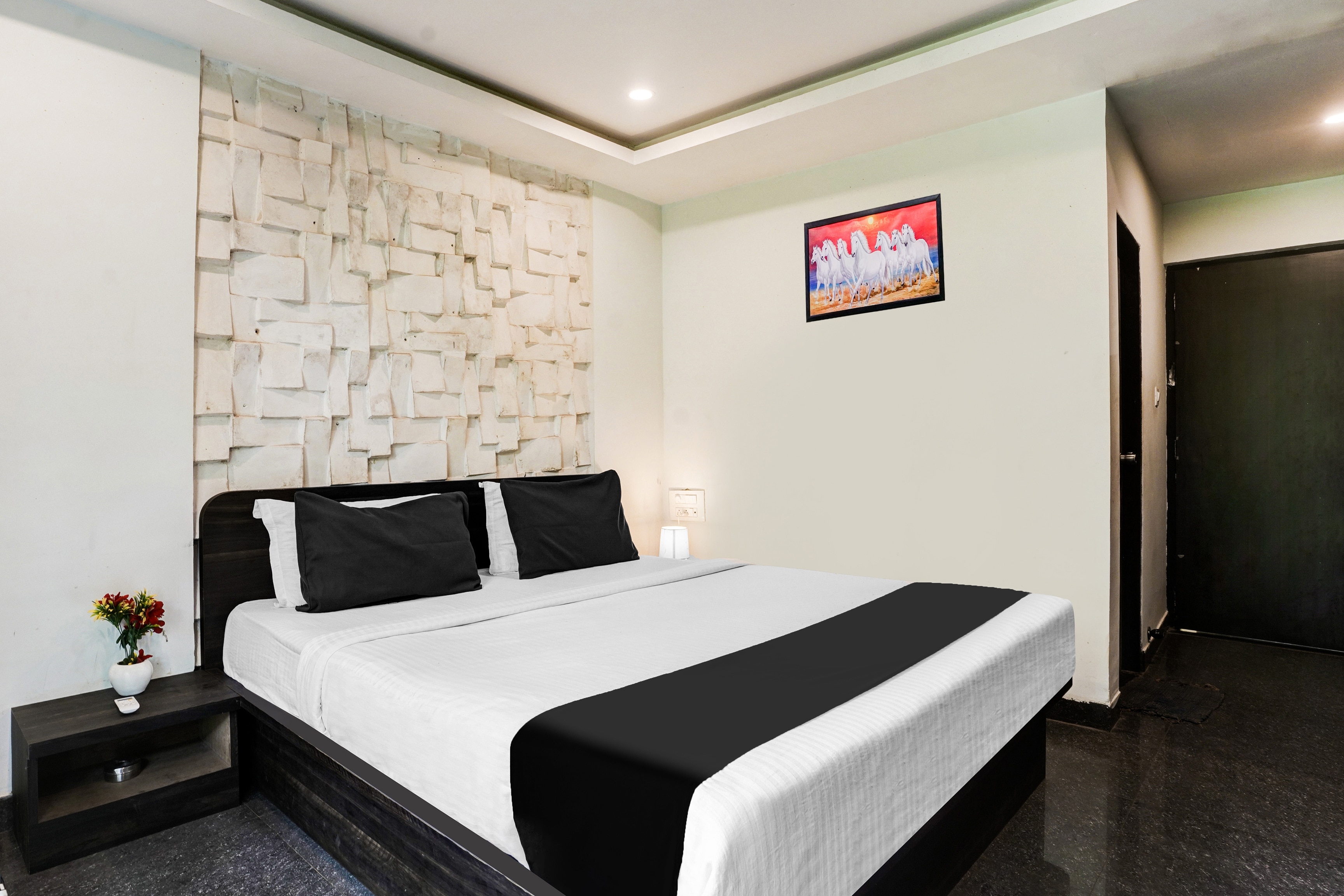 Hotel O Arambol Beach - Tap to explore photos