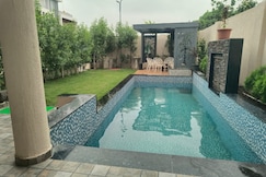 LUXURY VILLA WITH SWIMMING POOL, Ujjain