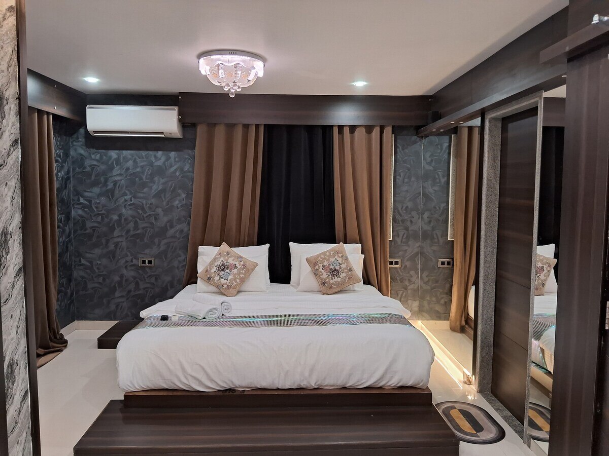 Red Monkey golden luxury bungalow - Tap to explore photos