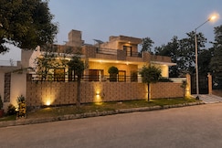 The Lawn House : 3BHK Furnished Villa with Lawn, Amritsar