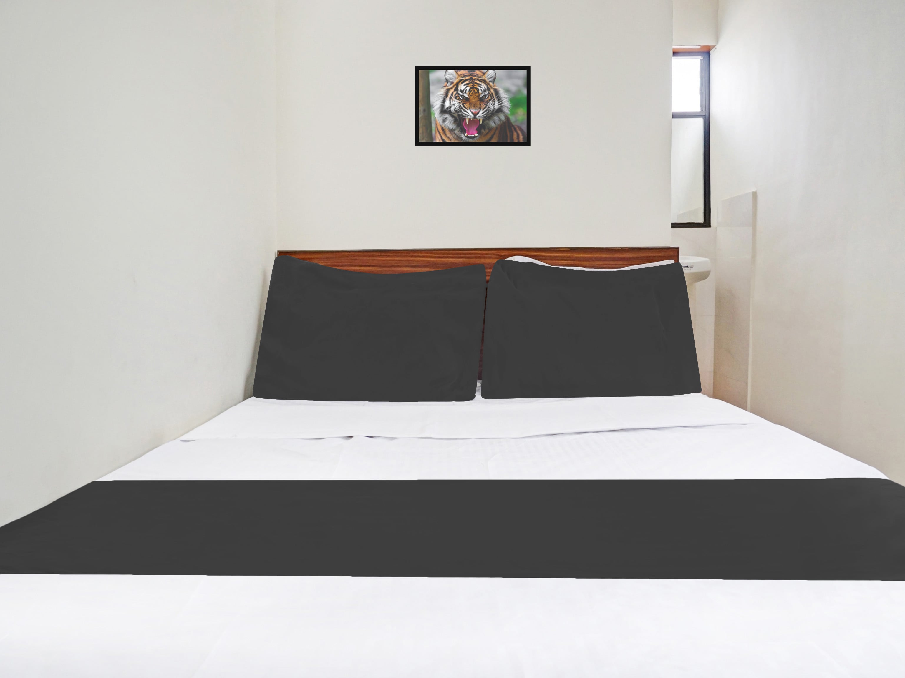 Hotel O NUTAN LODGING - Tap to explore photos