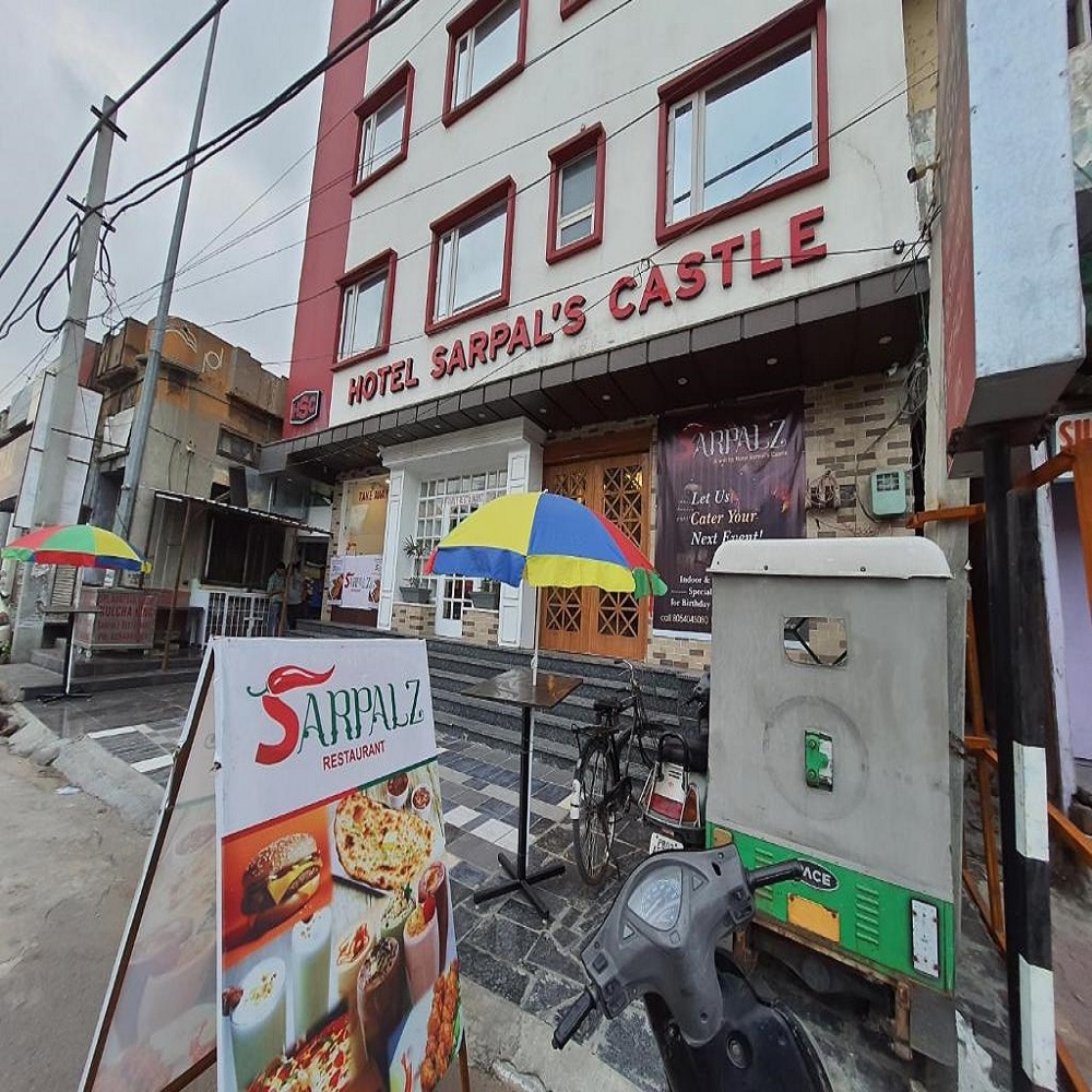 Hotel Sarpal's Castle - Tap to explore photos