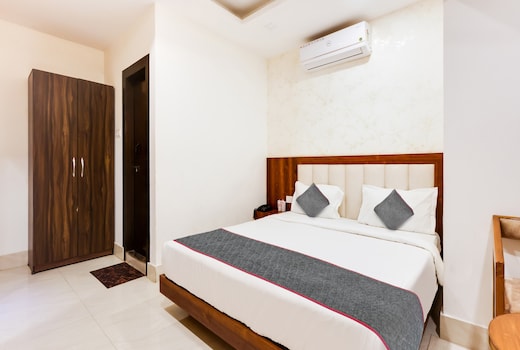 Super Townhouse Royal Inn