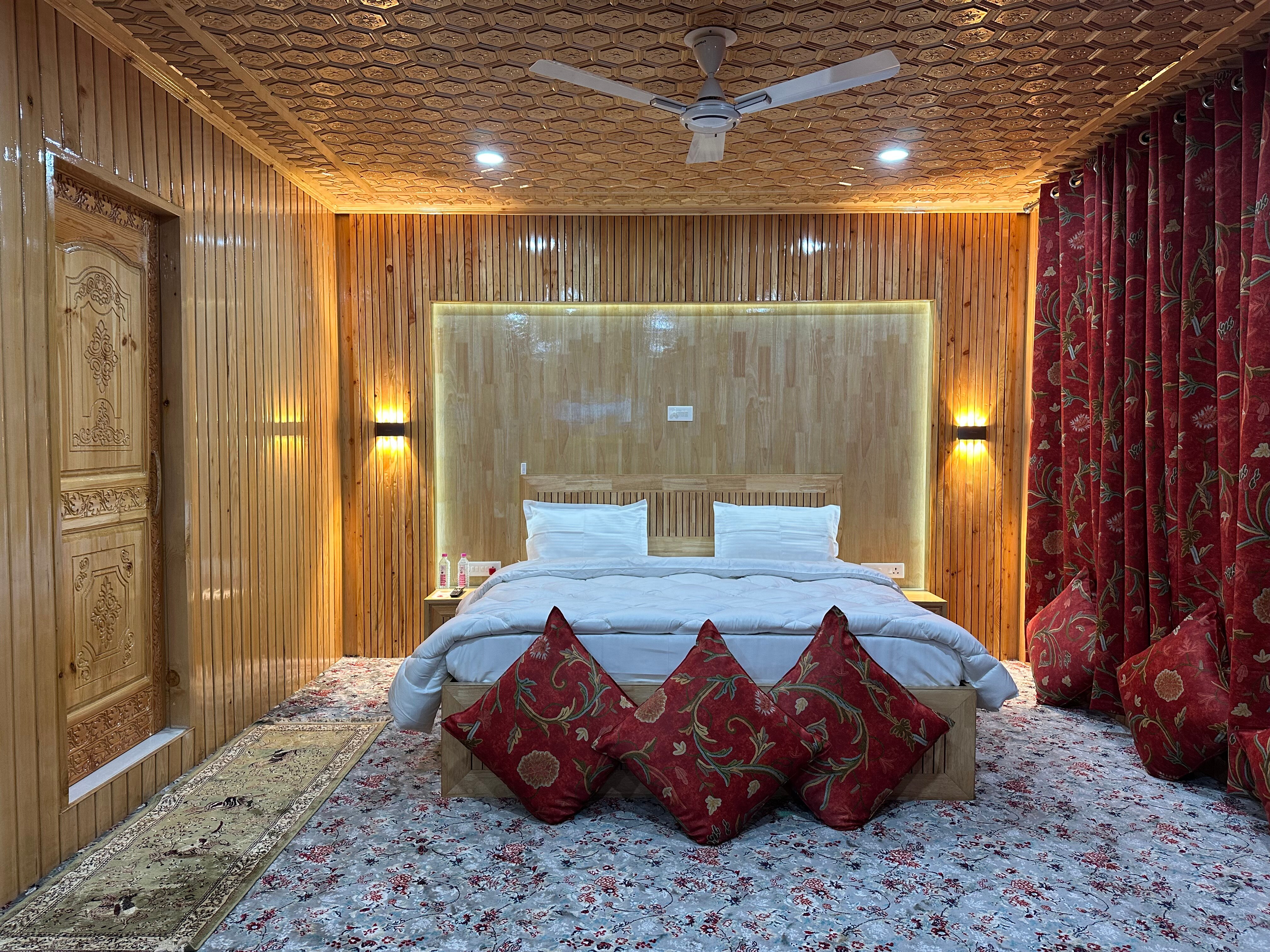 DreamStays- Entire 5BHK Homestay - Tap to explore photos