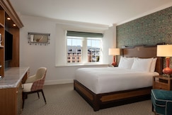Hotel Roanoke & Conference Center, Curio Collection by Hilton, Covington