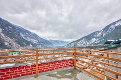 The Zima Resort (Centrally Heated and Mountain View), Manali