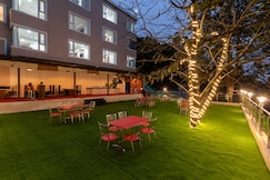 Hotel Wild Wood | Free Mall Shuttle + Parking | 400m to Mall Road, Mussoorie