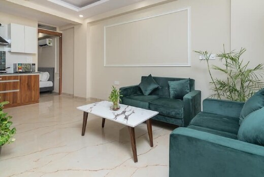 Sterling LUXE Apartments @GolfCourse