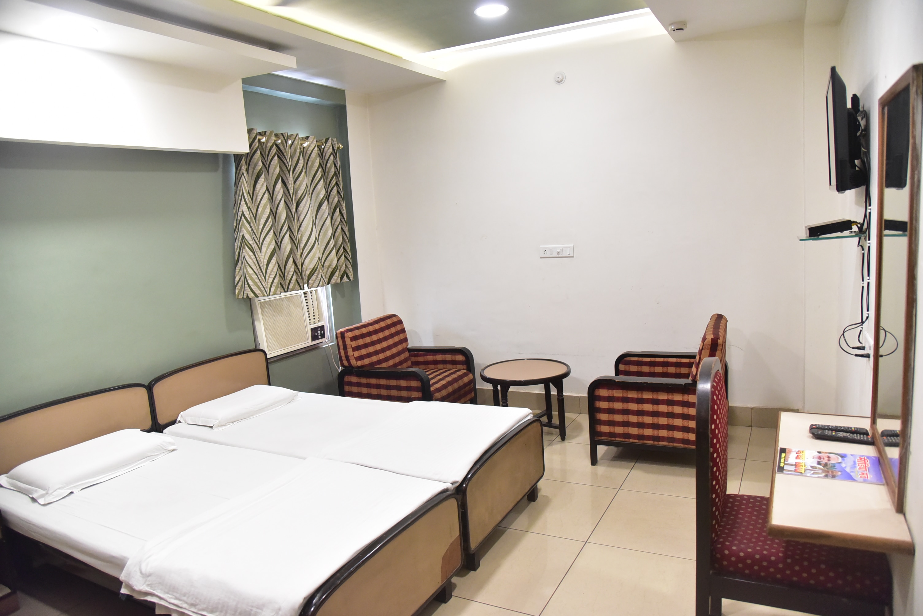 Hotel Gomti - Tap to explore photos
