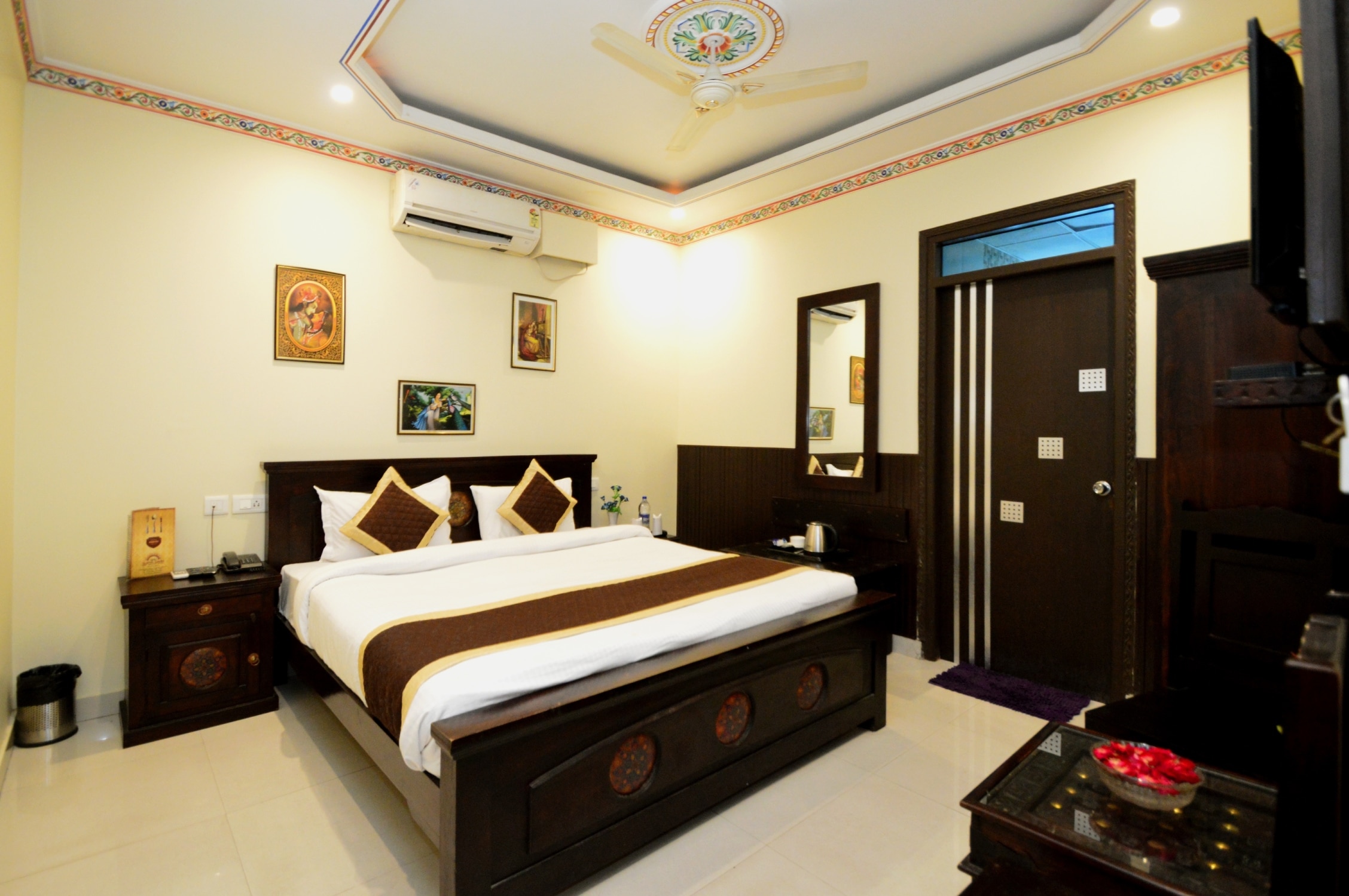 Hotel Surya Garh - Tap to explore photos