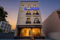 FabHotel Shree Priyasharnam - 500 m from prem mandir, Vrindavan
