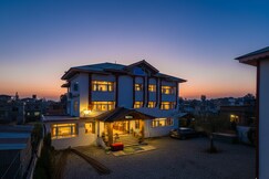 Hotel The Grand Al Kudoos, Srinagar