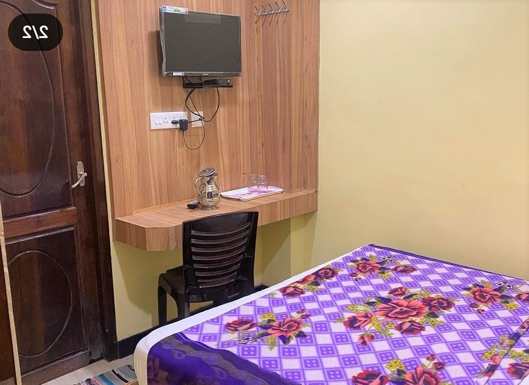 HOTEL CHENDHURAN - Tap to explore photos