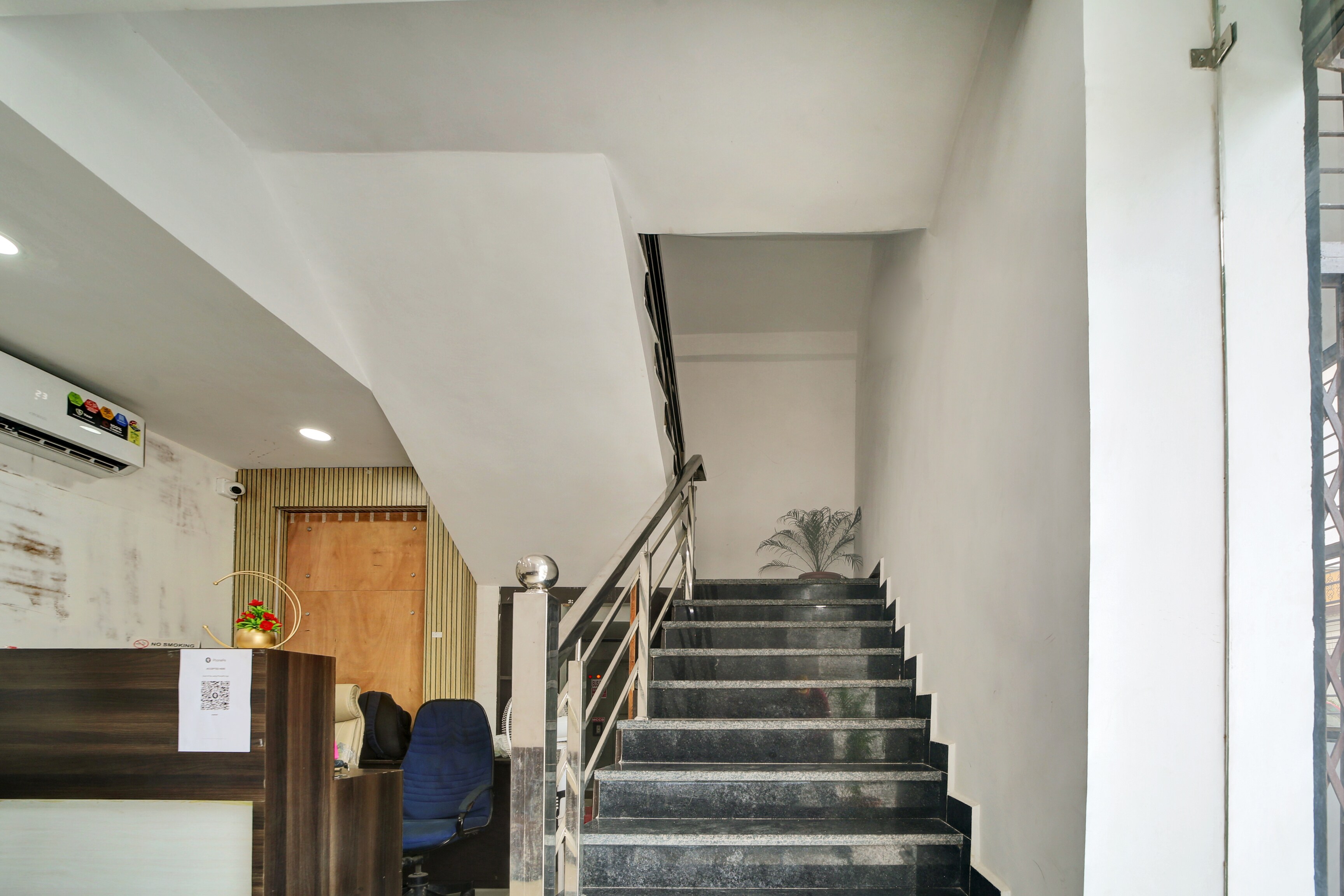 Hotel O Elysian Palace - Tap to explore photos