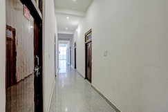 OYO 818006 THE KING HEAVEN, Etah