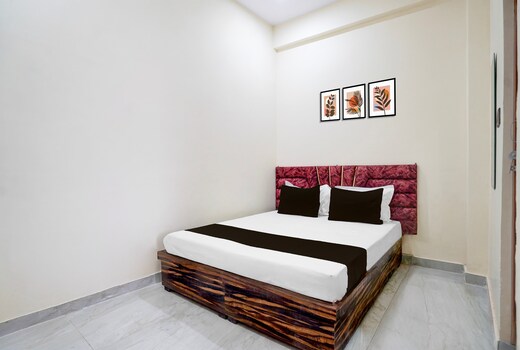 Super Hotel White House