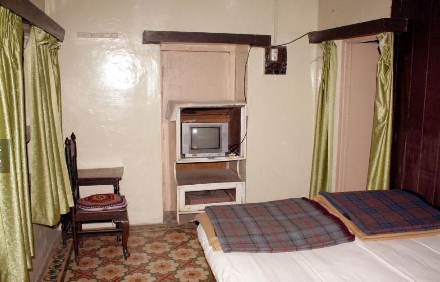 Agra Hotel - Tap to explore photos