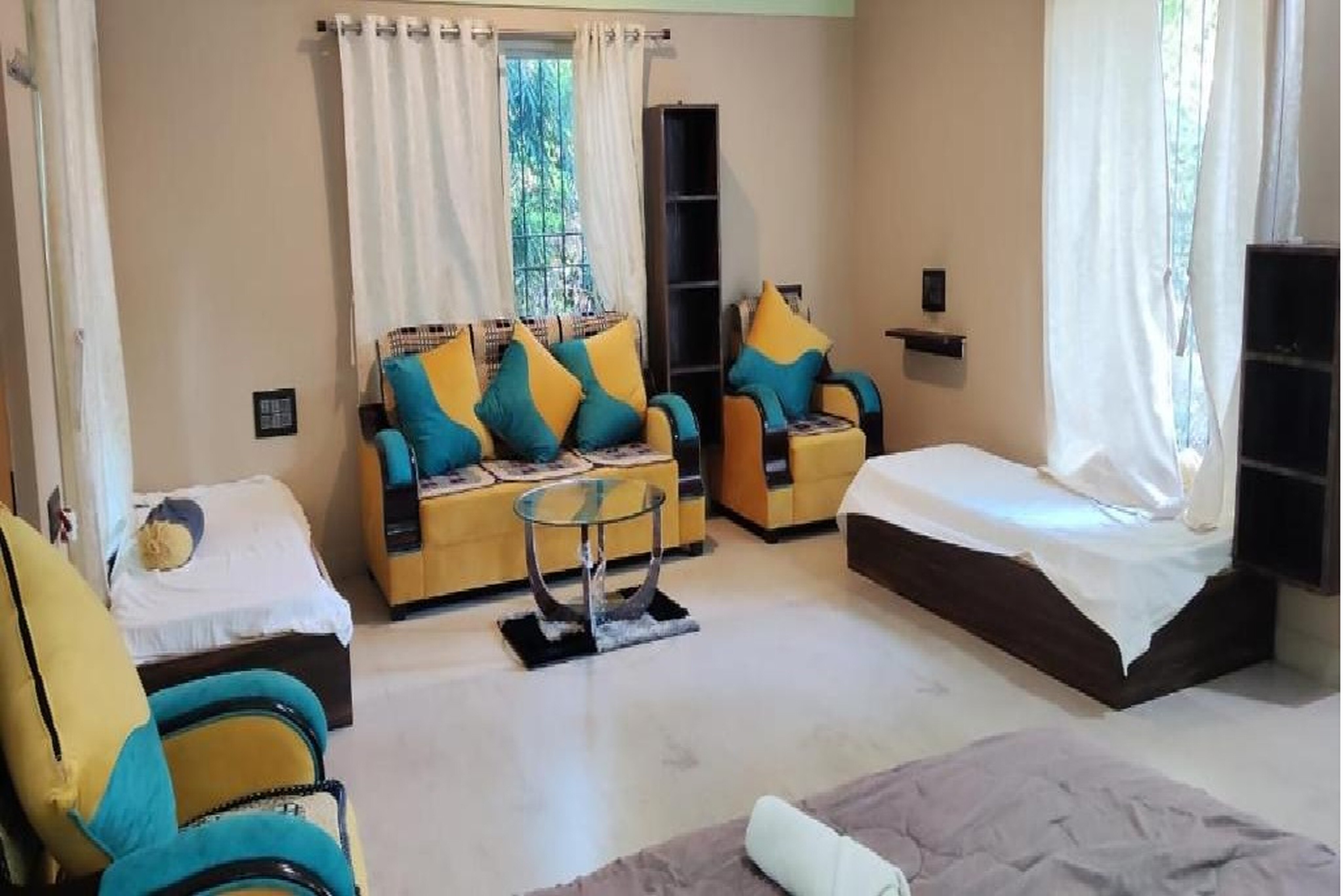Charan Homestay - Tap to explore photos