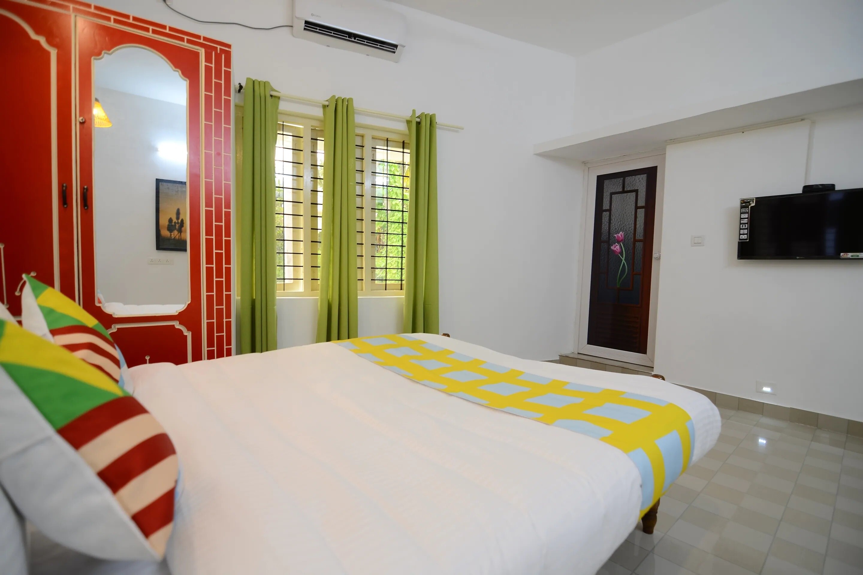 Noushad Mansion Rooms and Stays - Tap to explore photos