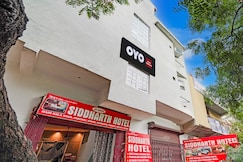 Hotel O Flagship Siddharth Hotel Yamuna Vihar C Block Stand, Greater Noida