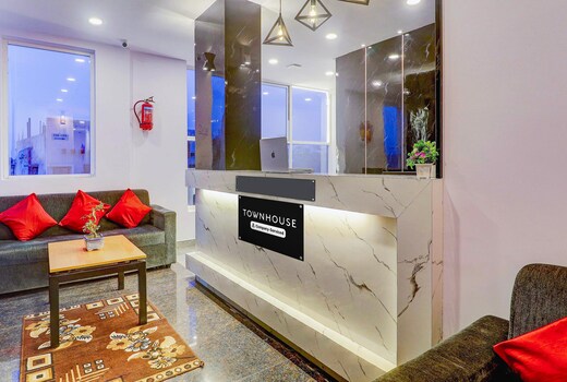 Super Townhouse SR Nagar Near RCC Premier