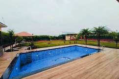 NF27 2bhk luxury farm house big pool party relax by instay, Noida