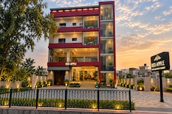 Red Apple Hotel , Sunam
