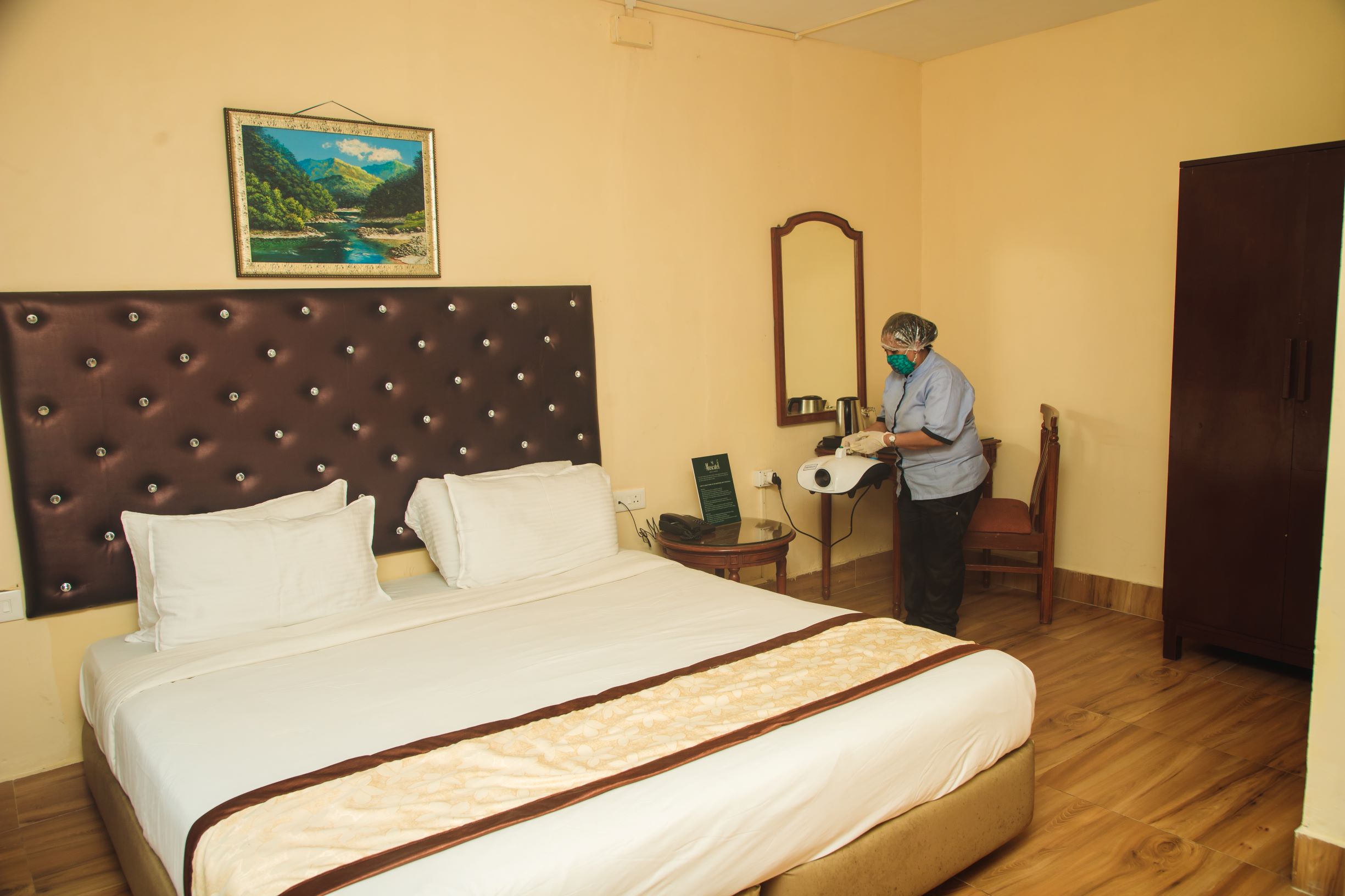 Muscatel Himalayan Resort - 400 Mts from Mall Road - Tap to explore photos