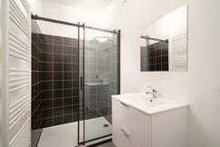 Stylish 2BR Apartment - Central Location, Antwerp