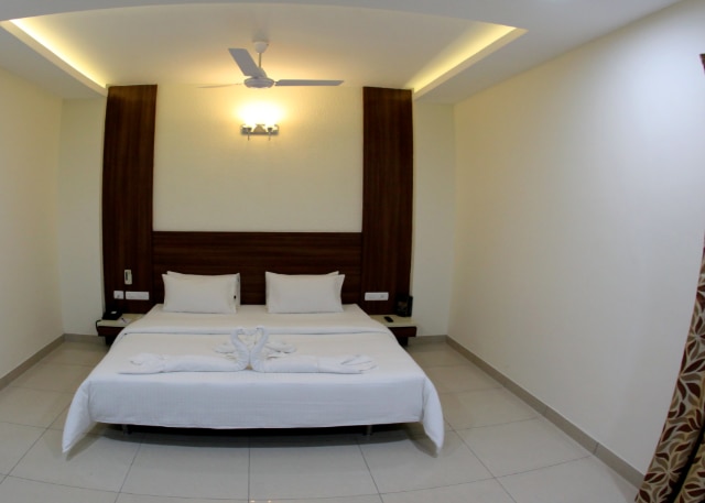 Hotel Rathna Residency - Tap to explore photos