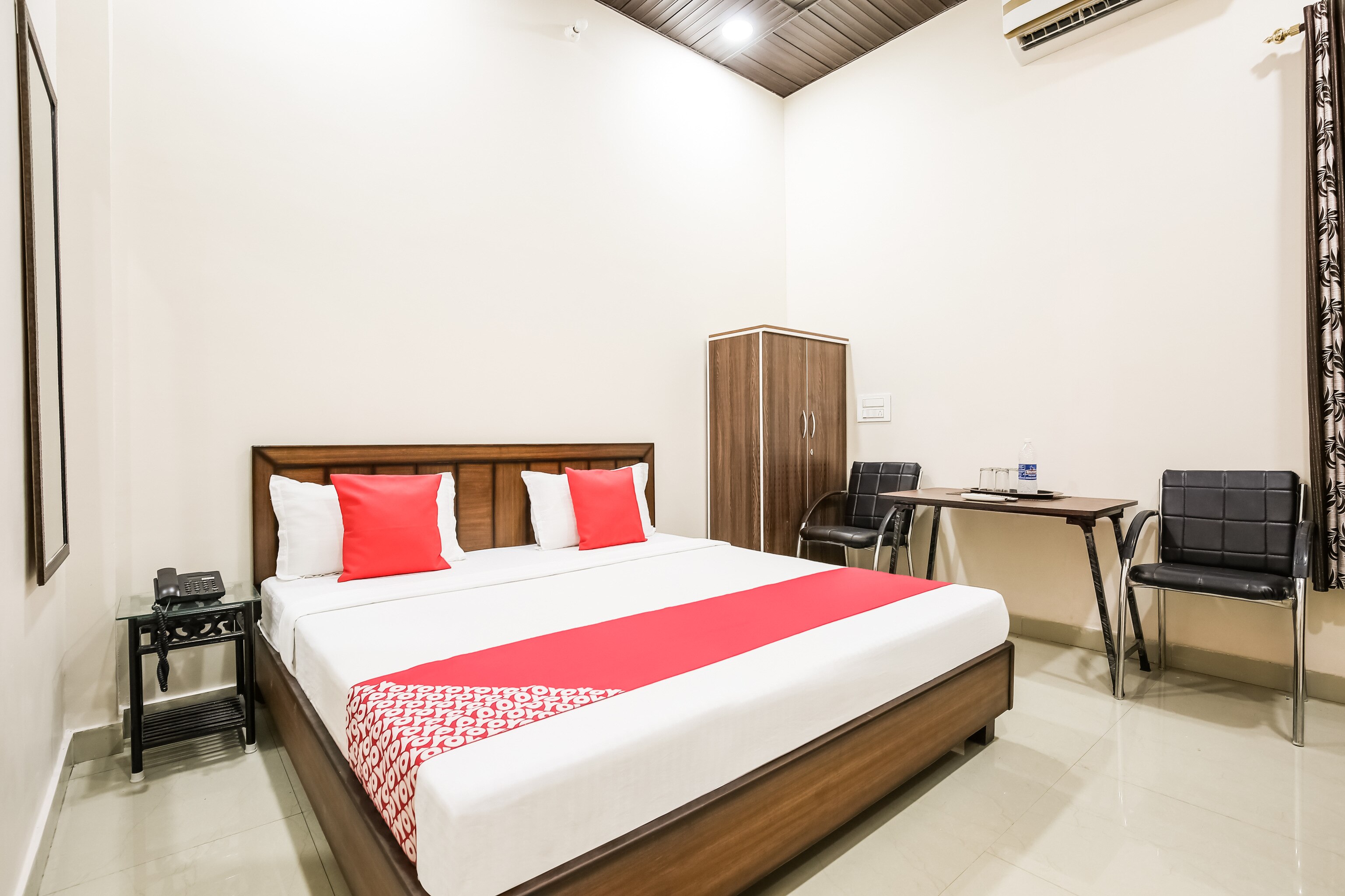 Oyo 47577 Hotel Goldenland Rajpura Inr 444 Off 1977