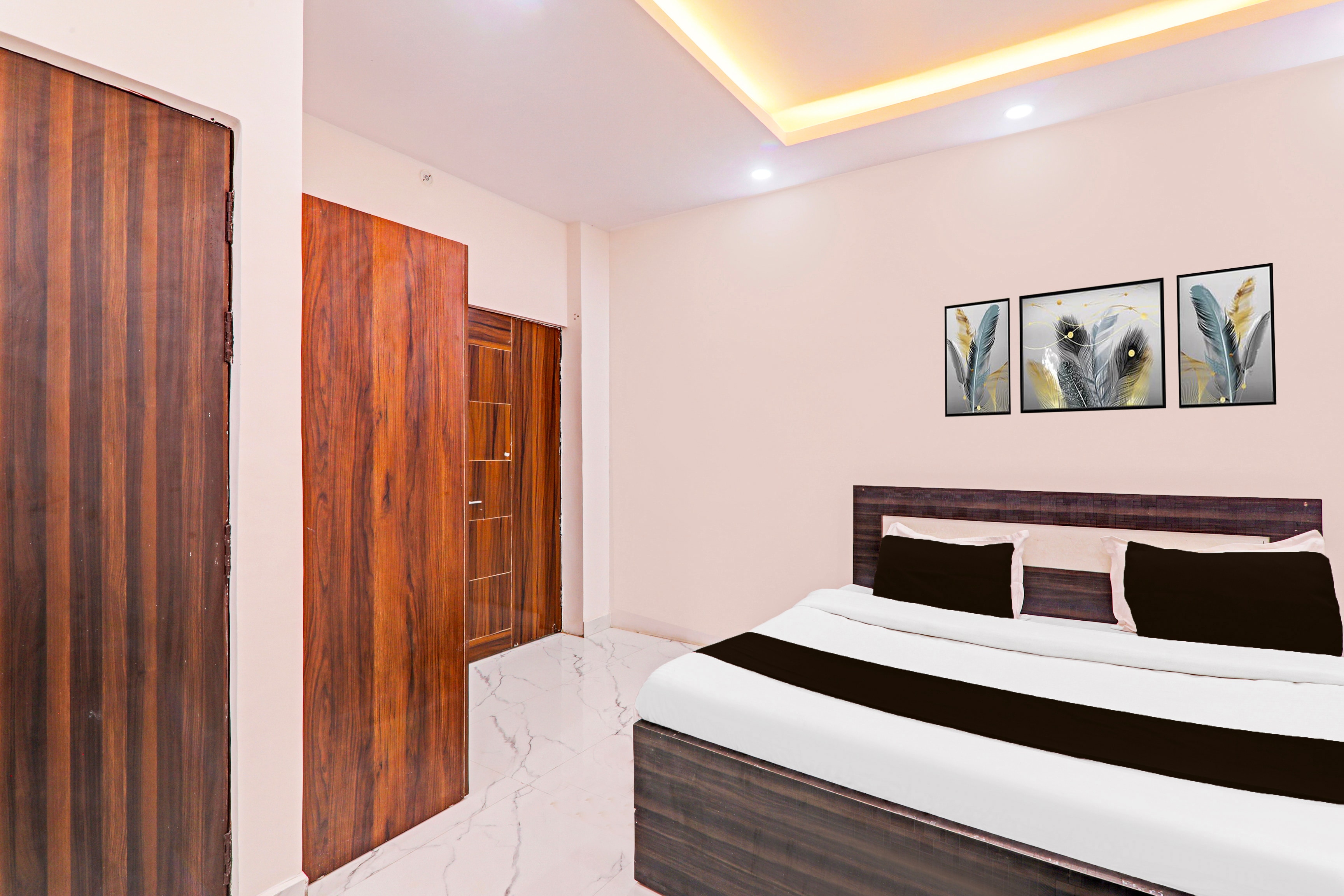 HOTEL O ANAND LOK GUEST HOUSE - Tap to explore photos