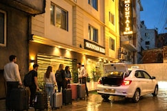 Hotel Mountain Bliss Near New Delhi & Connaught Place, Delhi