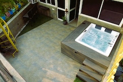 Rusty Roads(B) Studio Room on terrace with Jacuzzi, Delhi