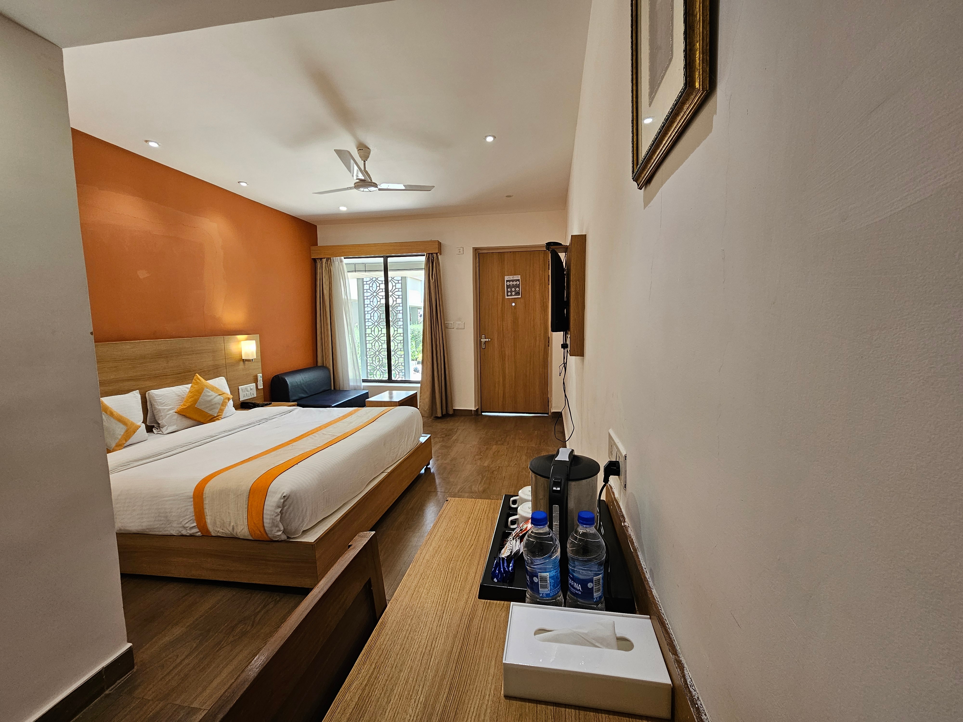 HOTEL THE BUNDELA - Tap to explore photos