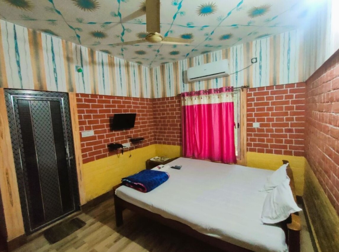 Santi Kunja Guest House - Tap to explore photos