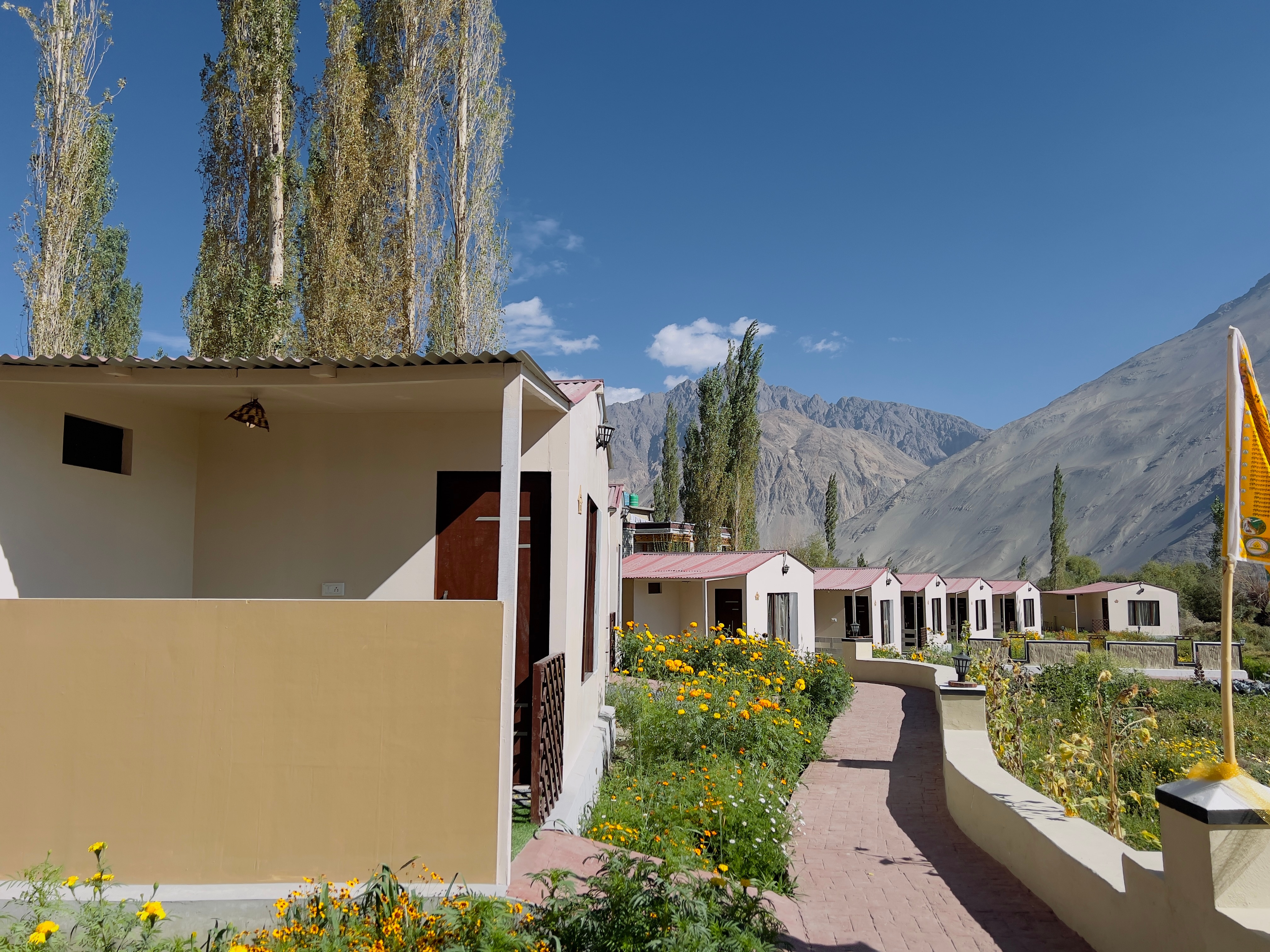 Laa Rabsal Resort - Tap to explore photos