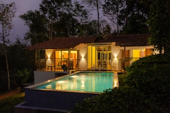 Tealawn Pool Villa, Munnar